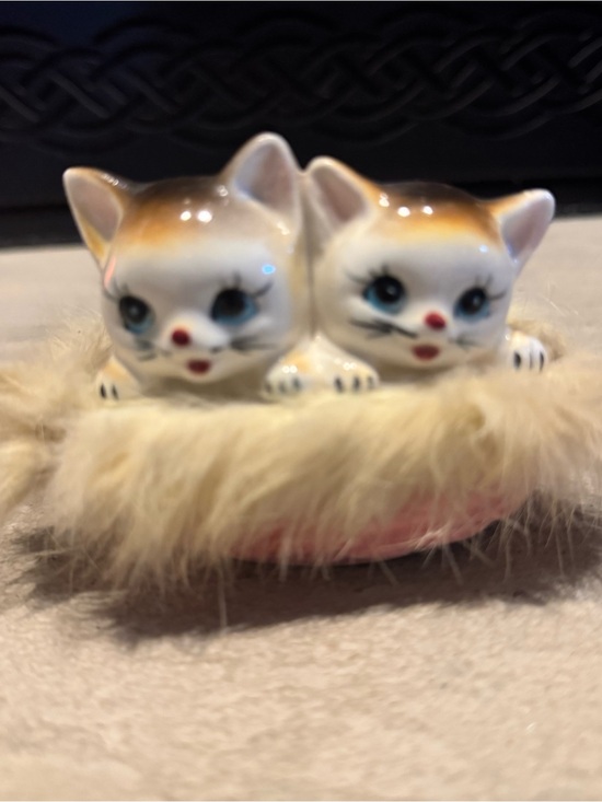 Vintage Other - Vintage MCM Japan Ceramic Furry Kittens in a Pink Basket